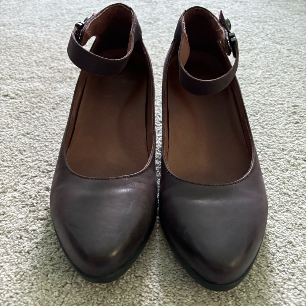 Maroon Low Pumps with Velcro Ankle Support